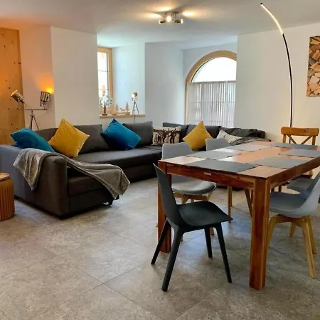 Fewo In Engadiner Haus, Grosszugig, Frisch & Komfortabel - Engadin Holidays Appartement Guarda