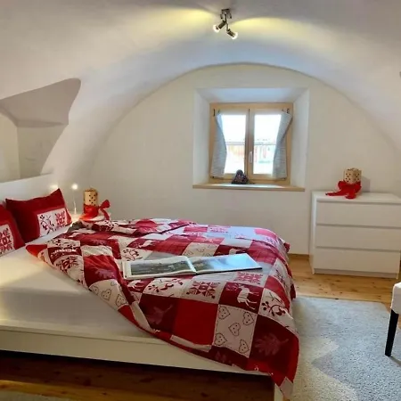 Fewo In Engadiner Haus, Grosszugig, Frisch & Komfortabel - Engadin Holidays