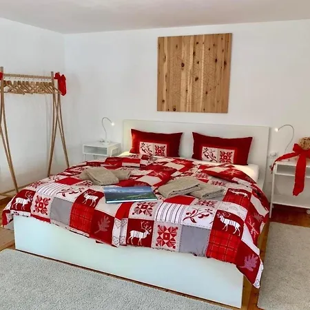 Daire Fewo In Engadiner Haus, Grosszugig, Frisch & Komfortabel - Engadin Holidays